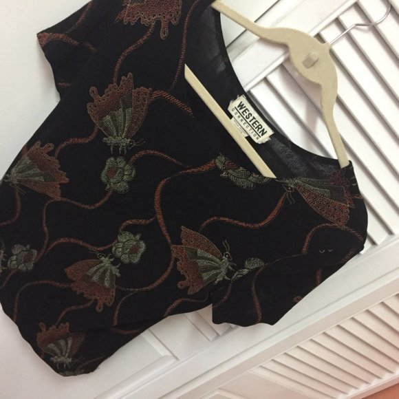 NEW LISTING Butterflies and flowers - Picture 1 of 4